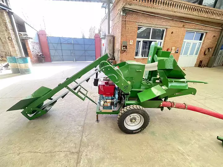 Large corn threshing machine